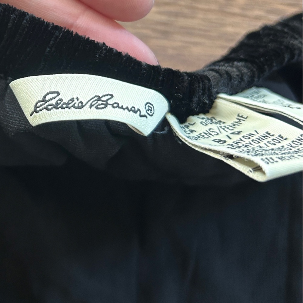 VINTAGE EDDIE BAUER 90s Black Silk Velvet Mini Skirt Whimsigoth Grunge | Size S - Picture 2 of 9
